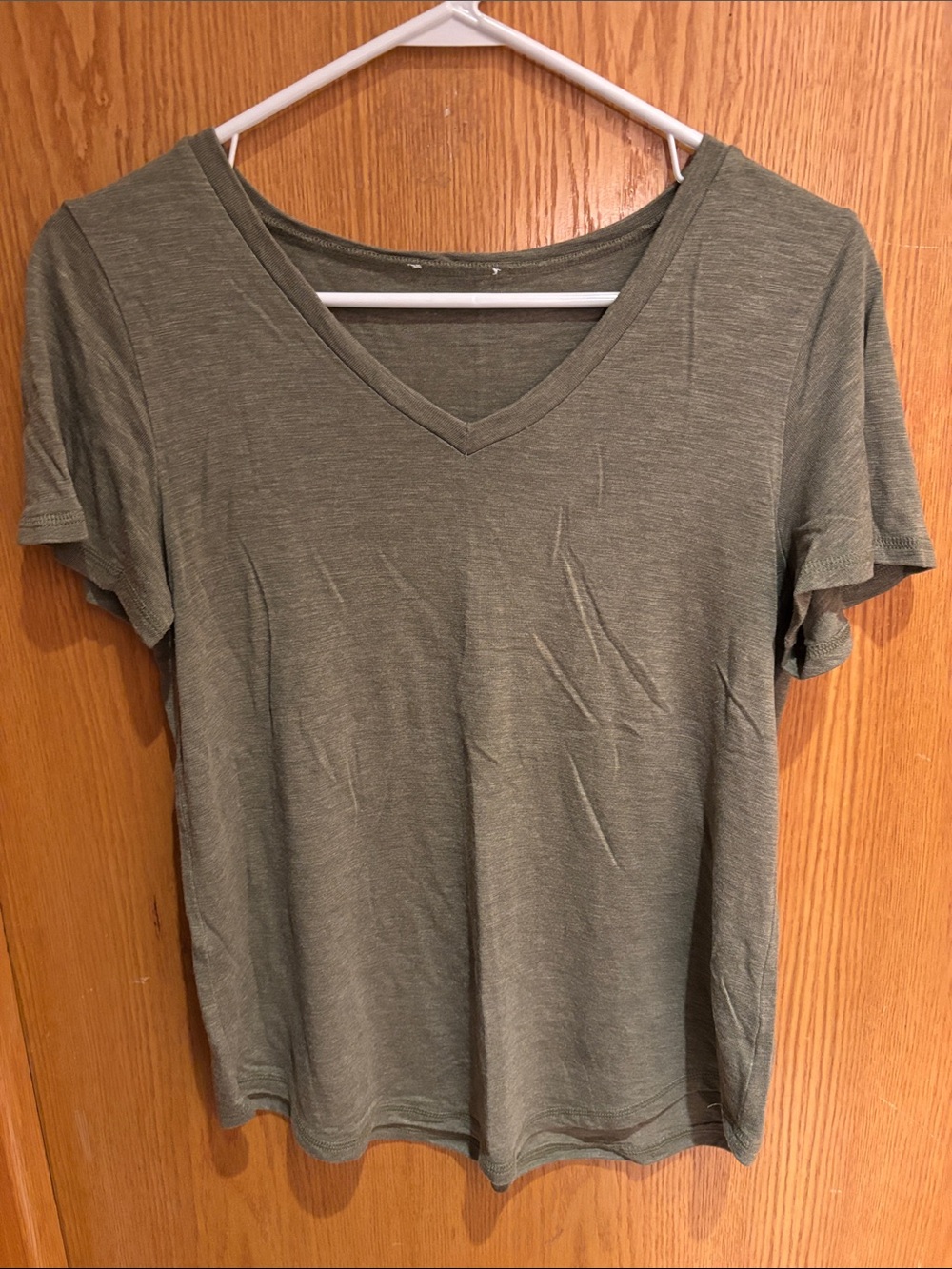 Jessica Simpson, short sleeve v-neck
Sage green, Small